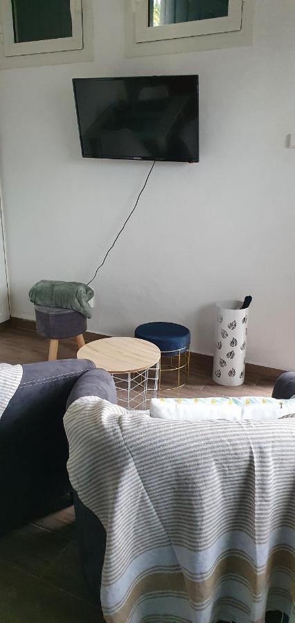 Meuble Chez Gilbert Apartment Le Tampon Bagian luar foto